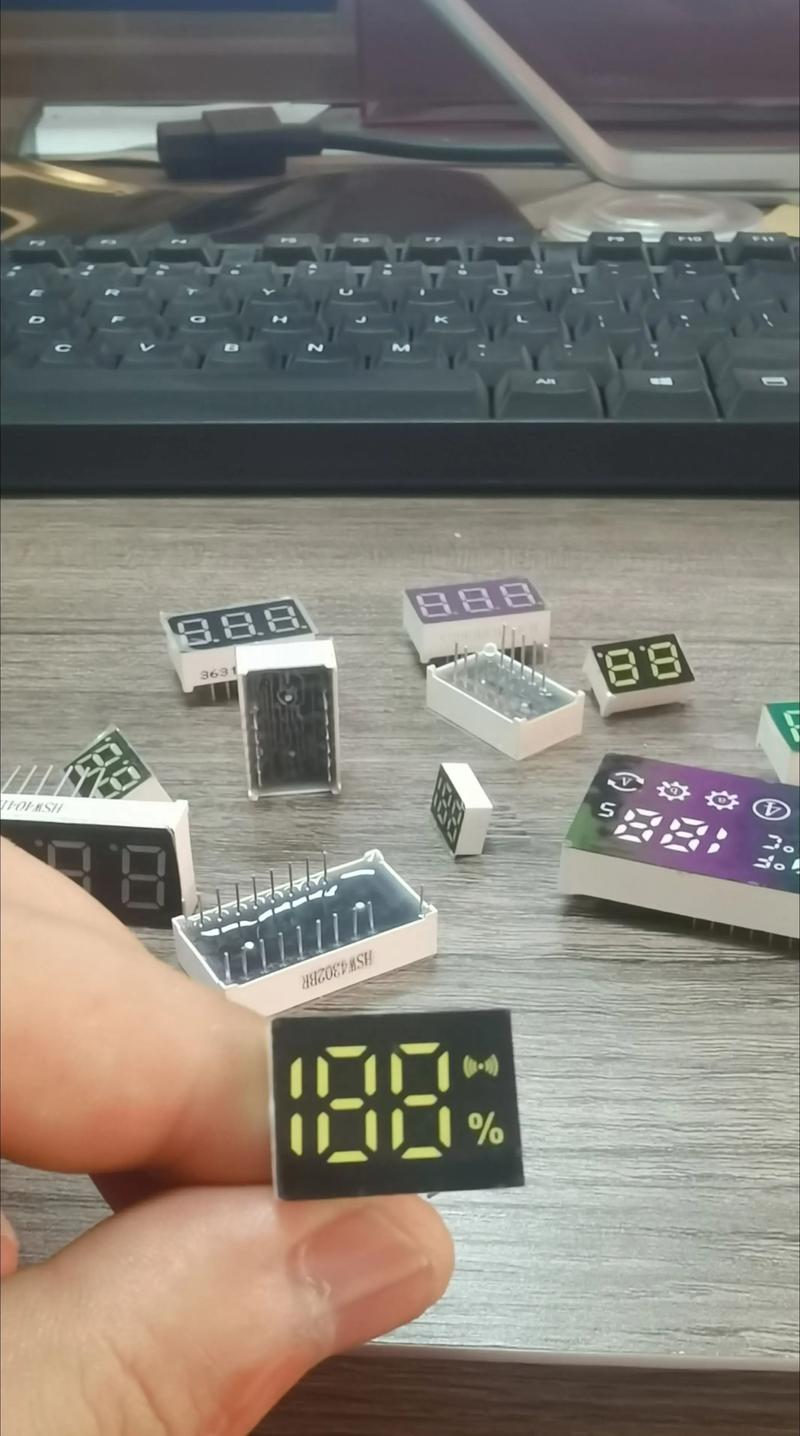 引領(lǐng)照明未來(lái) 專(zhuān)業(yè)制造LED數(shù)碼管、平面管、數(shù)碼屏、多彩屏、貼片數(shù)碼管及LED泛光燈
